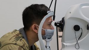 Chăm sóc mắt cận bằng cách khám mắt định kỳ, Mắt bị cận nên làm gì?