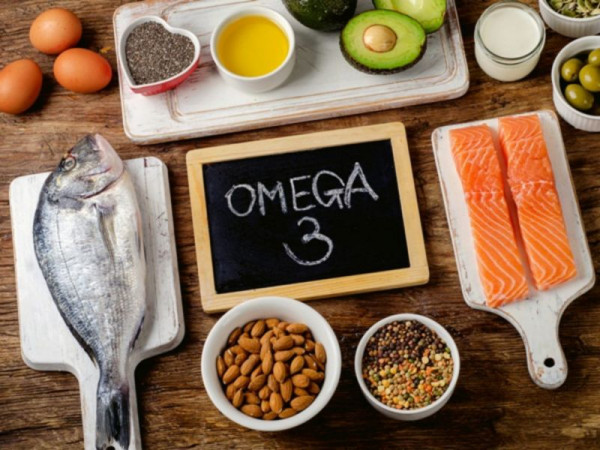 Cá hồi, cá thu, các loại hạt rất giàu hàm lượng vitamin tốt cho mắt omega 3