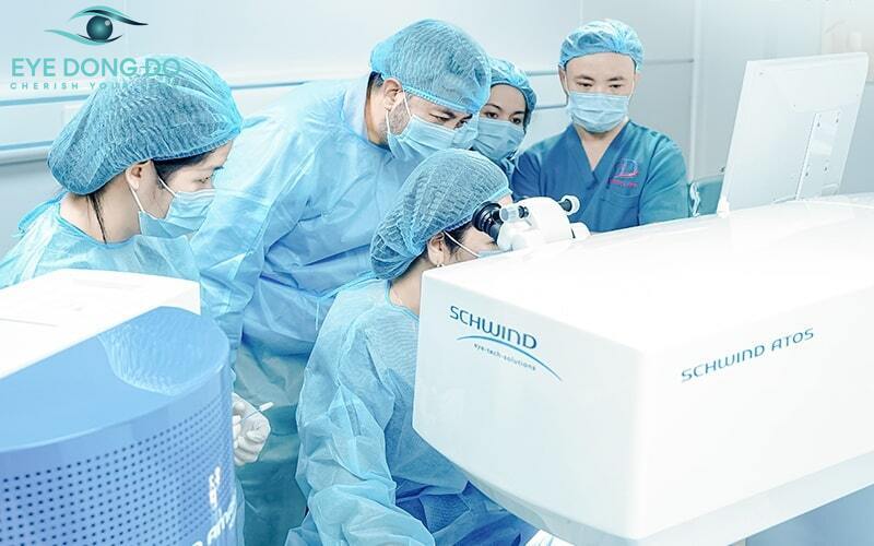 Quá trình phẫu thuật tật khúc xạ bằng Công nghệ SmartSight